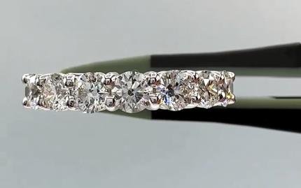A powerful eternity ring with dazzling shine.